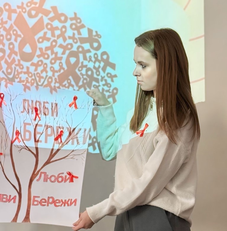 Червона стрічка - символ дня боротьби зі СНІДом
